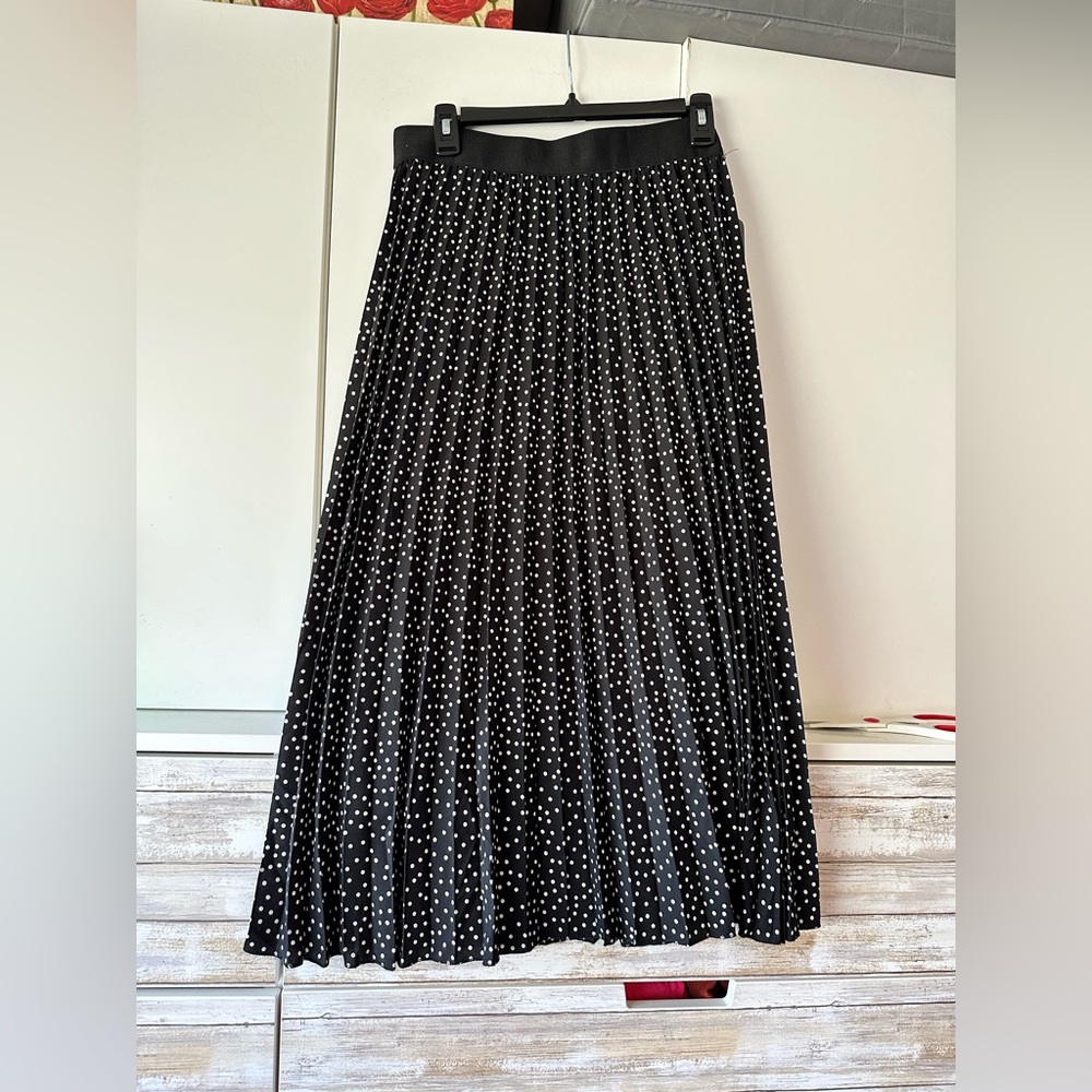 ⚫ Metro Wear Black White Polka Dot Pleated Midi Skirt Size M NWT
